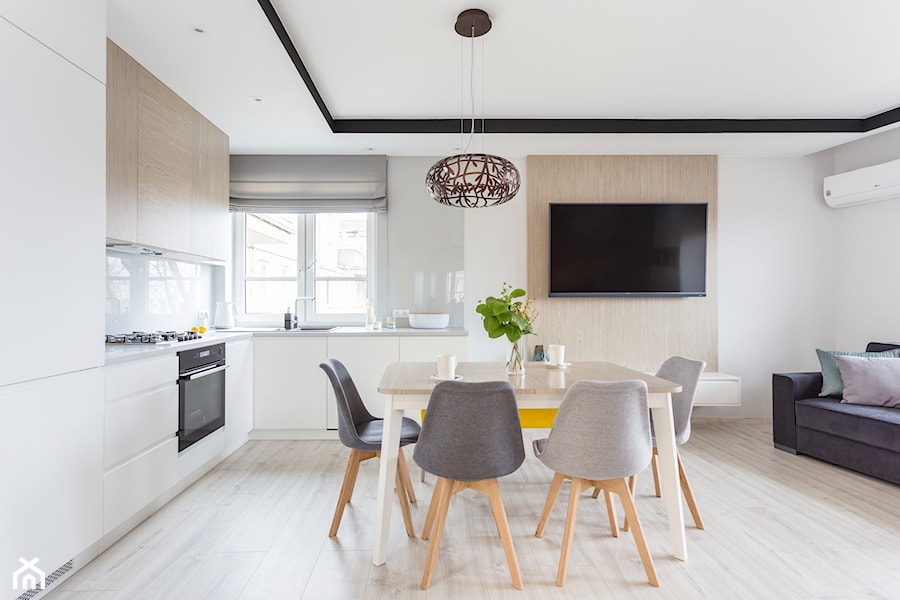 90 m2 po remoncie - Duża szara jadalnia w salonie w kuchni, styl nowoczesny - zdjęcie od ZAWICKA-ID Projektowanie wnętrz
