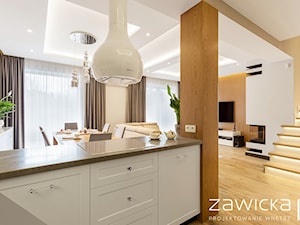 Dom jednorodzinny pod Warszawą - konkurs - Duży biały salon z kuchnią z jadalnią, styl nowoczesny - zdjęcie od ZAWICKA-ID Projektowanie wnętrz