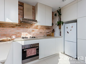 Mieszkanie na Bielanach - Średnia zamknięta z zabudowaną lodówką z podblatowym zlewozmywakiem kuchnia w kształcie litery l - zdjęcie od ZAWICKA-ID Projektowanie wnętrz