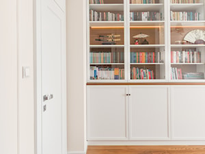 Apartament na Ursynowie - Średnie białe biuro, styl tradycyjny - zdjęcie od ZAWICKA-ID Projektowanie wnętrz