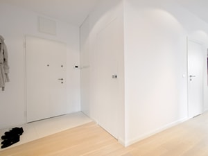 Apartament na Mokotowie-realizacja - Hol / przedpokój, styl nowoczesny - zdjęcie od ZAWICKA-ID Projektowanie wnętrz