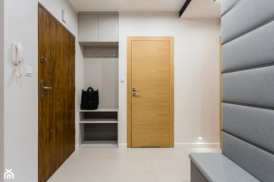 Mieszkanie dla rodziny - Hol / przedpokój, styl nowoczesny - zdjęcie od ZAWICKA-ID Projektowanie wnętrz