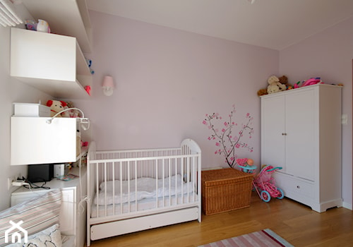 Apartament dla 4-osobowej rodziny - Średni różowy pokój dziecka dla dziecka dla dziewczynki, styl nowoczesny - zdjęcie od ZAWICKA-ID Projektowanie wnętrz