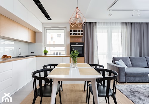 Mieszkanie dla rodziny - Mała otwarta biała z zabudowaną lodówką kuchnia w kształcie litery l z oknem, styl skandynawski - zdjęcie od ZAWICKA-ID Projektowanie wnętrz