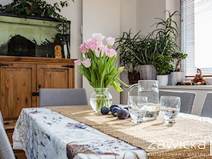 Mieszkanie na Bielanach - Średnia beżowa jadalnia jako osobne pomieszczenie - zdjęcie od ZAWICKA-ID Projektowanie wnętrz