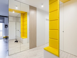 90 m2 po remoncie - Średni biały hol / przedpokój, styl nowoczesny - zdjęcie od ZAWICKA-ID Projektowanie wnętrz