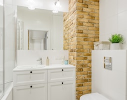 Inspirowane stylem Hampton - Mała bez okna z lustrem łazienka - zdjęcie od ZAWICKA-ID Projektowanie wnętrz - Homebook