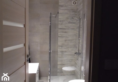 #lazienkawbloku - Mała bez okna z punktowym oświetleniem łazienka - zdjęcie od Iweet