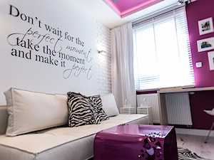 Średni biały różowy pokój dziecka dla nastolatka dla dziewczynki, styl nowoczesny - zdjęcie od Projektowanie i aranżacja wnętrz mieszkalnych i komercyjnych