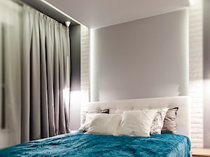 mieszkanie wrocław - Średnia biała szara sypialnia, styl nowoczesny - zdjęcie od Projektowanie i aranżacja wnętrz mieszkalnych i komercyjnych
