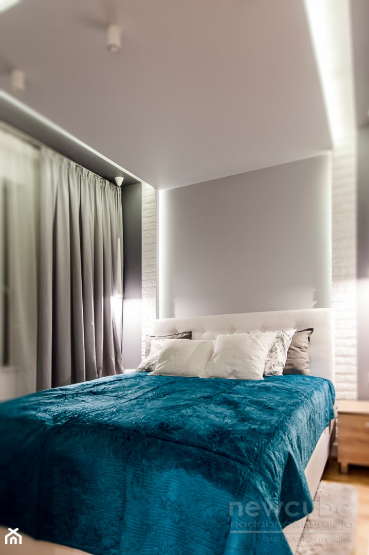 mieszkanie wrocław - Średnia biała szara sypialnia, styl nowoczesny - zdjęcie od Projektowanie i aranżacja wnętrz mieszkalnych i komercyjnych