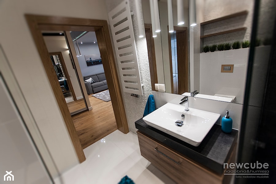 Mała bez okna łazienka, styl nowoczesny - zdjęcie od Projektowanie i aranżacja wnętrz mieszkalnych i komercyjnych