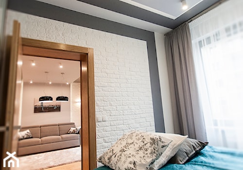 mieszkanie wrocław - Mała biała szara sypialnia, styl nowoczesny - zdjęcie od Projektowanie i aranżacja wnętrz mieszkalnych i komercyjnych