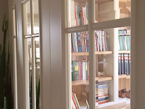PIĘKNE DRZWI - Małe białe biuro, styl tradycyjny - zdjęcie od HOLTZ