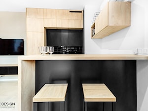 REALIZACJA MIESZKANIE_BIELSKO - BIAŁA_65M2 - Mała otwarta z salonem biała czarna z zabudowaną lodówką kuchnia dwurzędowa, styl minimalistyczny - zdjęcie od PRODESIGN