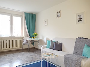Home staging - Mały beżowy salon z jadalnią, styl minimalistyczny - zdjęcie od SP INTERIOR by Sylwia Palczewska