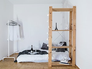 Home staging kawalerki - Sypialnia, styl skandynawski - zdjęcie od SP INTERIOR by Sylwia Palczewska