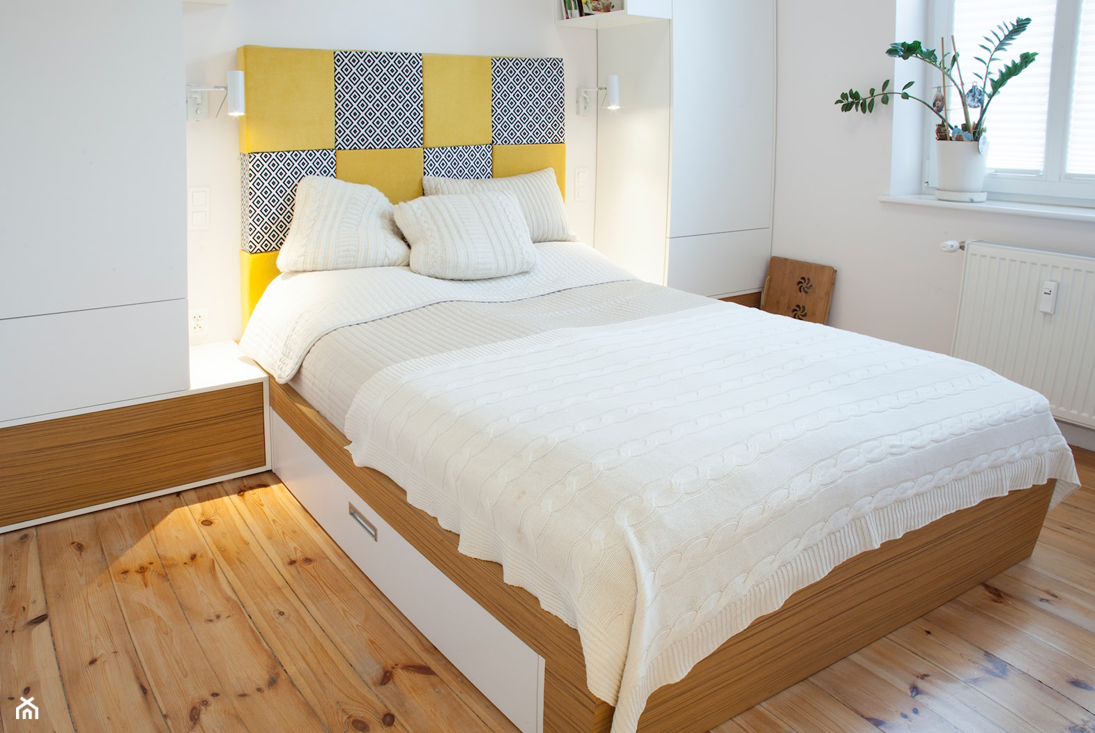 Mieszkanie na miarę - Mała biała sypialnia, styl skandynawski - zdjęcie od Patyna Projekt - Homebook