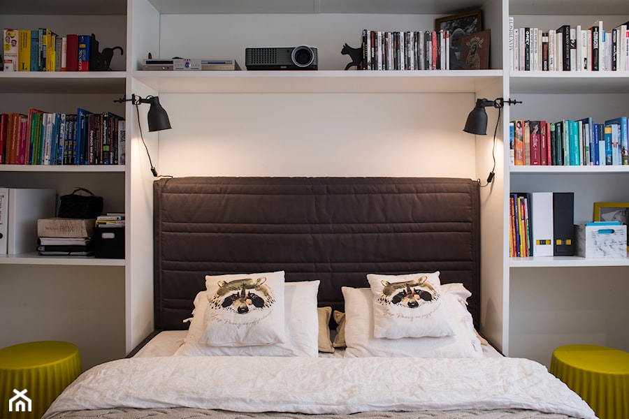 Mieszkanie w bloku - Mała biała sypialnia, styl skandynawski - zdjęcie od Patyna Projekt