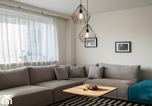 Mieszkanie w bloku - Mały beżowy salon, styl skandynawski - zdjęcie od Patyna Projekt
