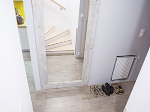 Parter w domu jednorodzinnym - Hol / przedpokój, styl skandynawski - zdjęcie od Patyna Projekt