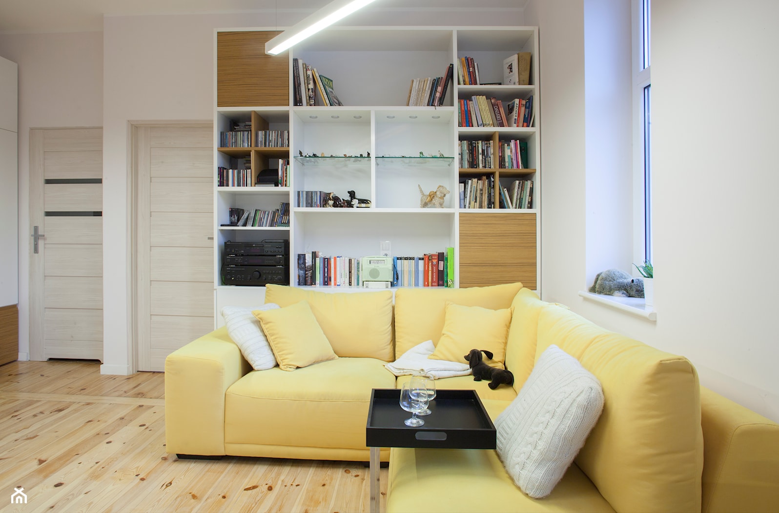 Mieszkanie na miarę - Mały biały salon, styl skandynawski - zdjęcie od Patyna Projekt - Homebook