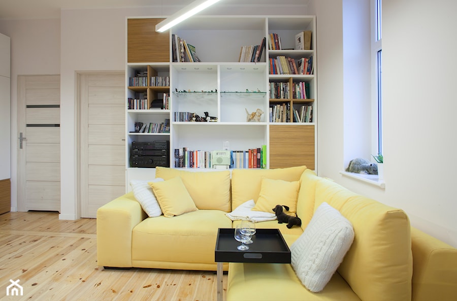 Mieszkanie na miarę - Mały biały salon, styl skandynawski - zdjęcie od Patyna Projekt