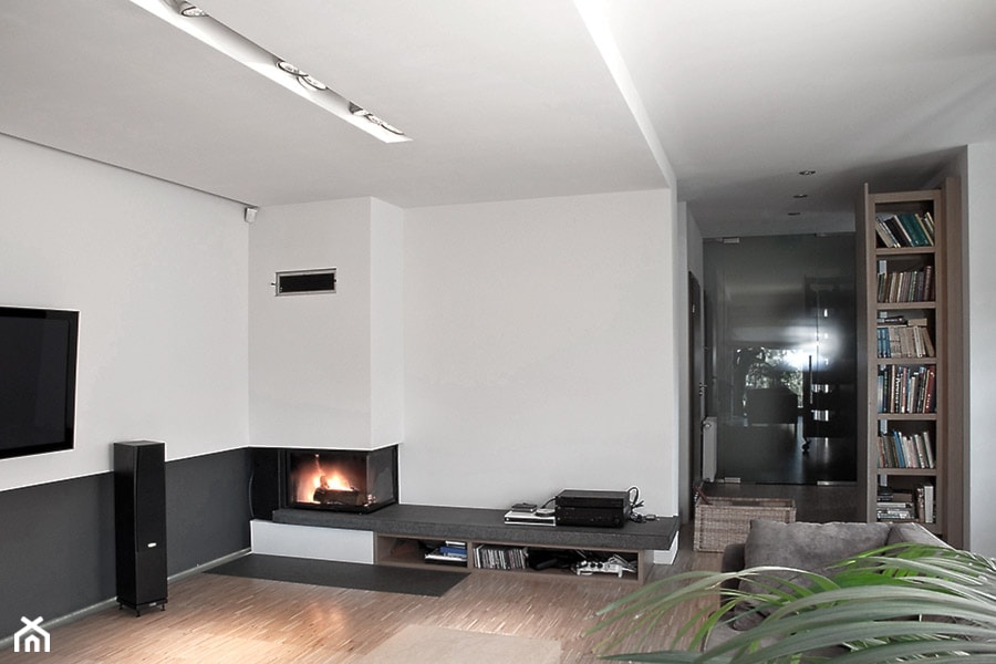 Projekt wnętrz domu jednorodzinnego w Poznaniu - Salon, styl minimalistyczny - zdjęcie od CONDE konrad idaszewski architekt