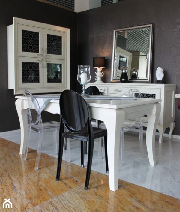 Jadalnia- stół, komoda i witryna wisząca - zdjęcie od m - Homebook
