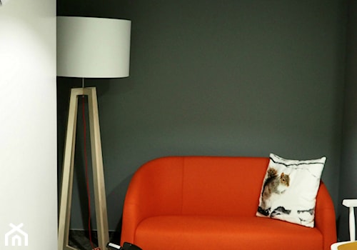 Biuro w domowym stylu - Małe w osobnym pomieszczeniu z sofą czarne szare biuro, styl nowoczesny - zdjęcie od Anna Maria Marszałek Studio Projektowe
