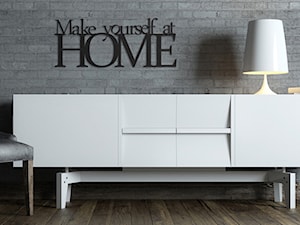 Napis na ścianę DekoSign MAKE YOURSELF AT HOME czarny - zdjęcie od SuperWnetrze.pl