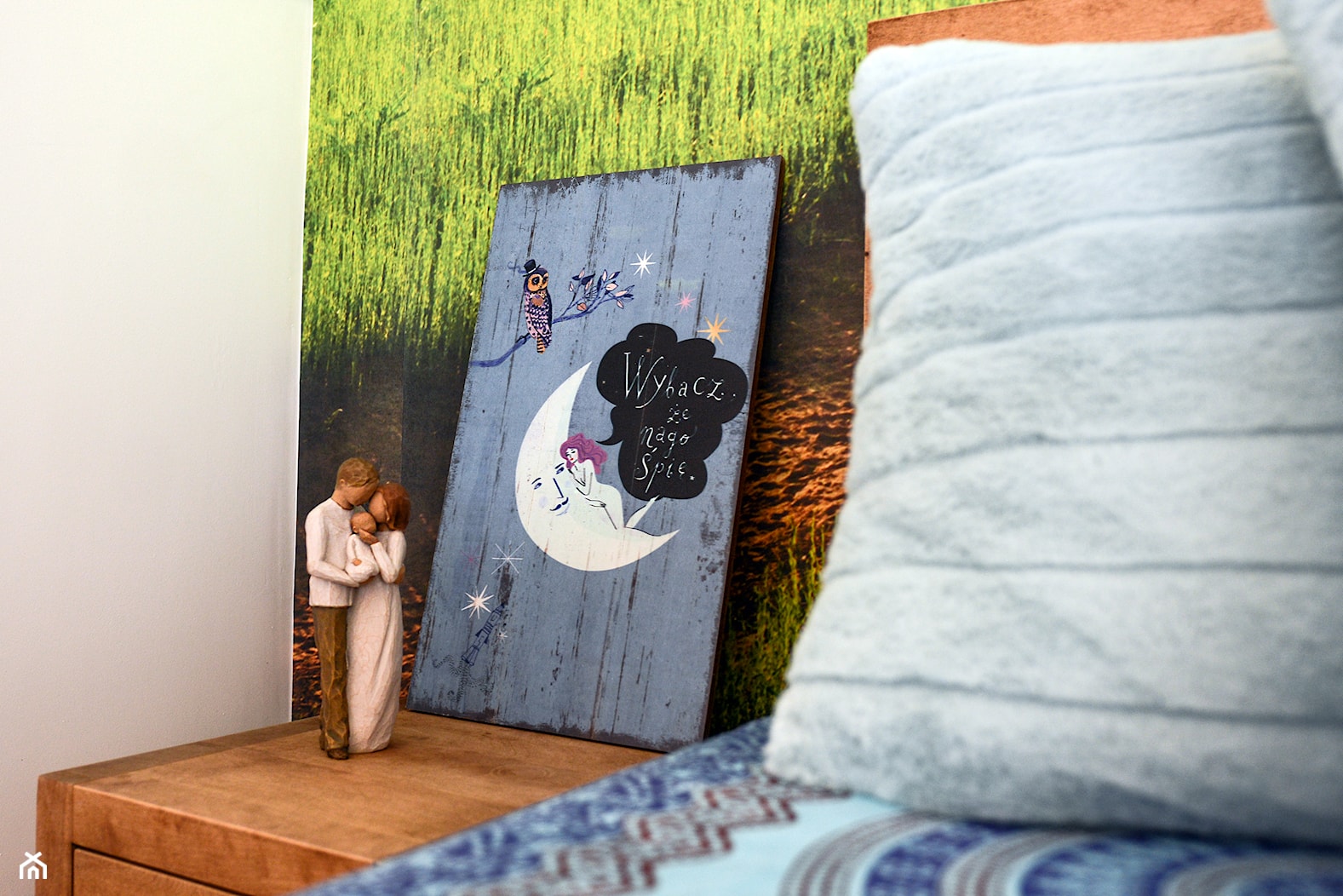 Nowoczesny, sielski domek na wsi - Mała szara sypialnia, styl nowoczesny - zdjęcie od Driada - Homebook