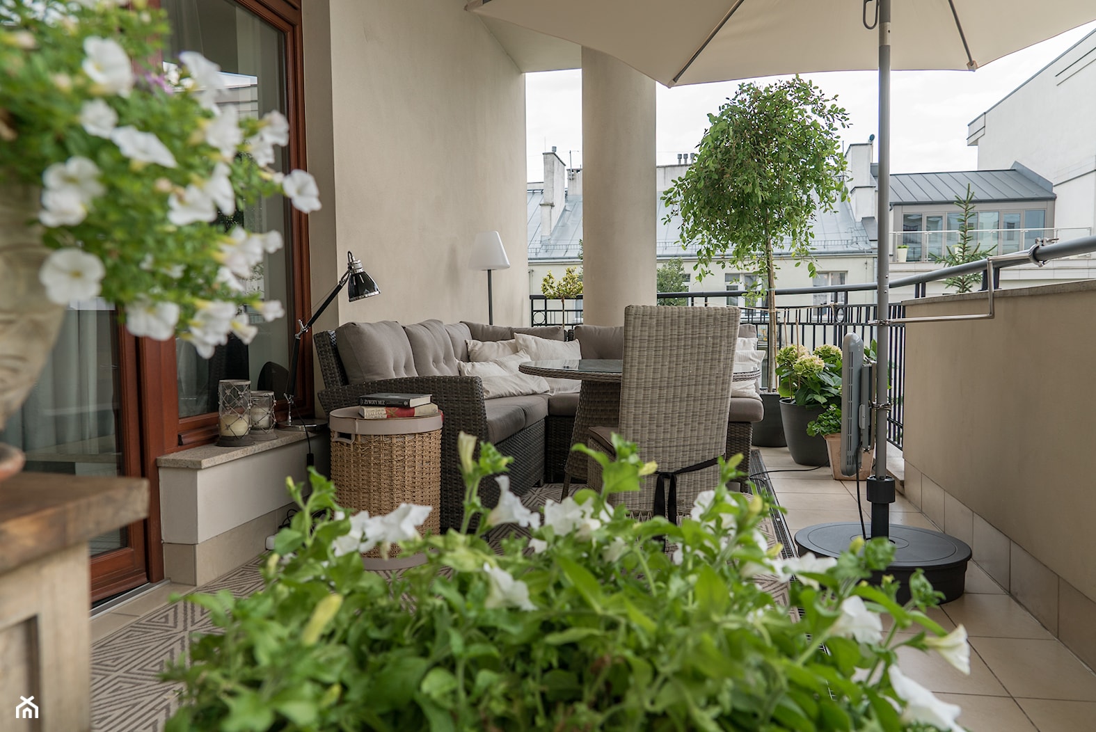 Elegancki balkon - zdjęcie od Miejskie Ziele - Homebook