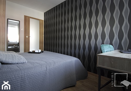 Olsztyńska sypialnia - Średnia czarna szara z biurkiem sypialnia, styl nowoczesny - zdjęcie od 4 kąty a stół 5