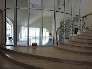 Projekt rezydencji Villanette - ORIOL - schody przy basenie - zdjęcie od Architekci VILLANETTE