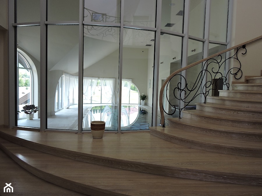 Projekt rezydencji Villanette - ORIOL - schody przy basenie - zdjęcie od Architekci VILLANETTE