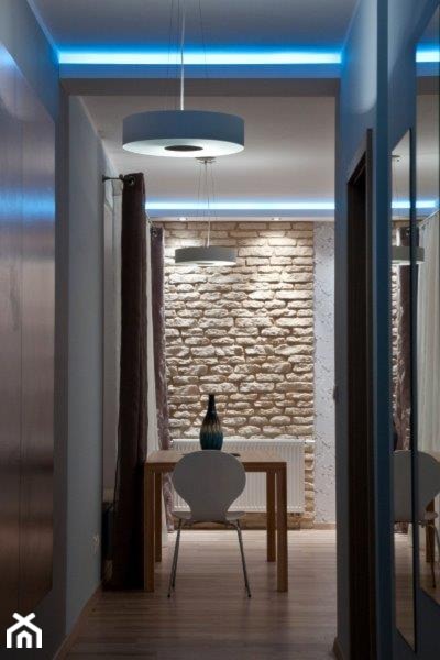 Mieszkanie z turkusem - Mały biały hol / przedpokój, styl nowoczesny - zdjęcie od Pracownia Aranżacji Wnętrz "O-Kreślarnia"