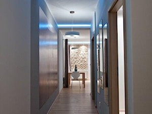 Mieszkanie z turkusem - Hol / przedpokój, styl nowoczesny - zdjęcie od Pracownia Aranżacji Wnętrz "O-Kreślarnia"