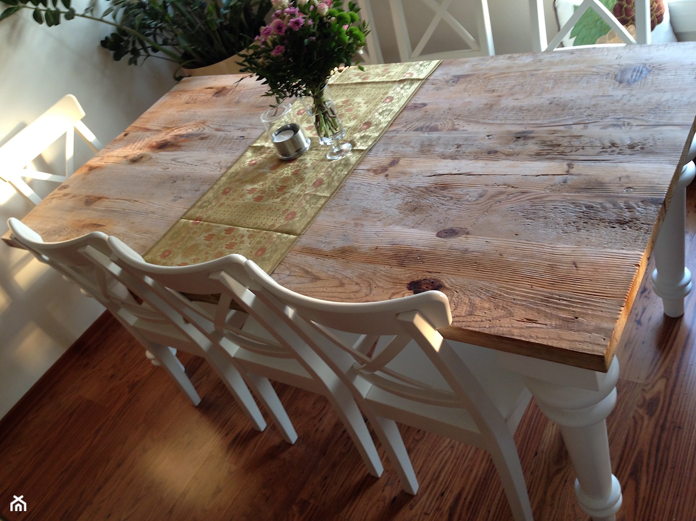 Stylowy stół z blatem ze starego drewna. - zdjęcie od Alldeco Sp. z o.o. - Homebook
