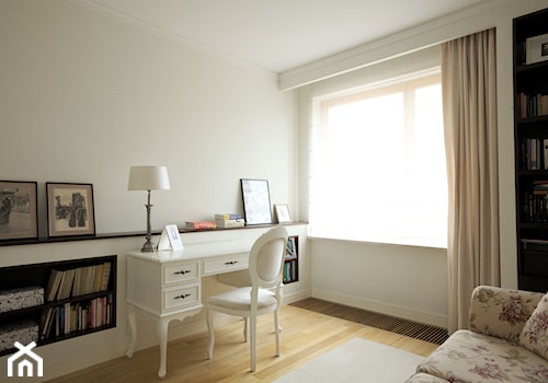 Klasyczny Mokotów - Duże z sofą białe biuro, styl tradycyjny - zdjęcie od Soma Architekci