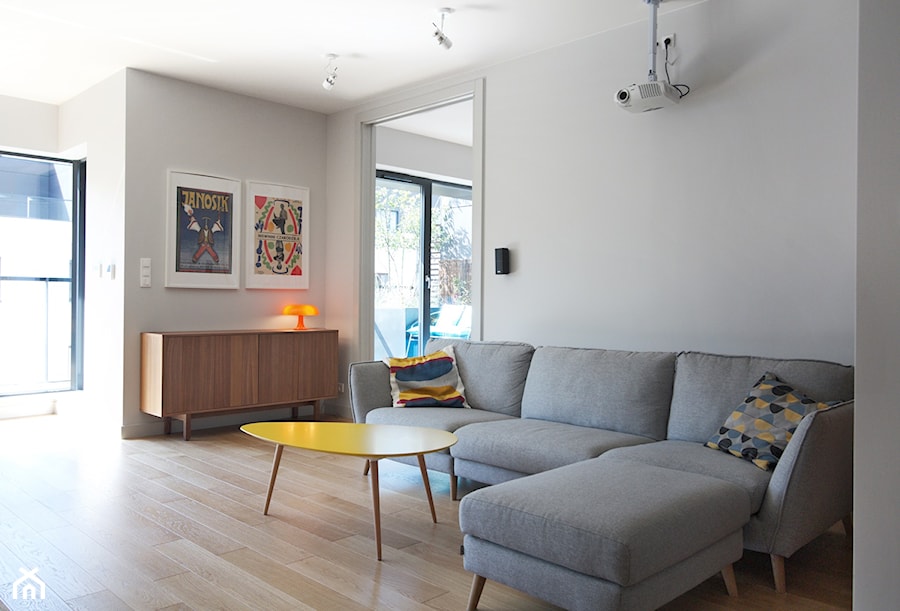 Apartament Ekopark - Mały biały salon, styl nowoczesny - zdjęcie od Soma Architekci