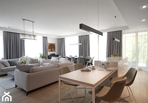 Apartament na Wilanowie. - Duży szary salon z jadalnią, styl nowoczesny - zdjęcie od Soma Architekci