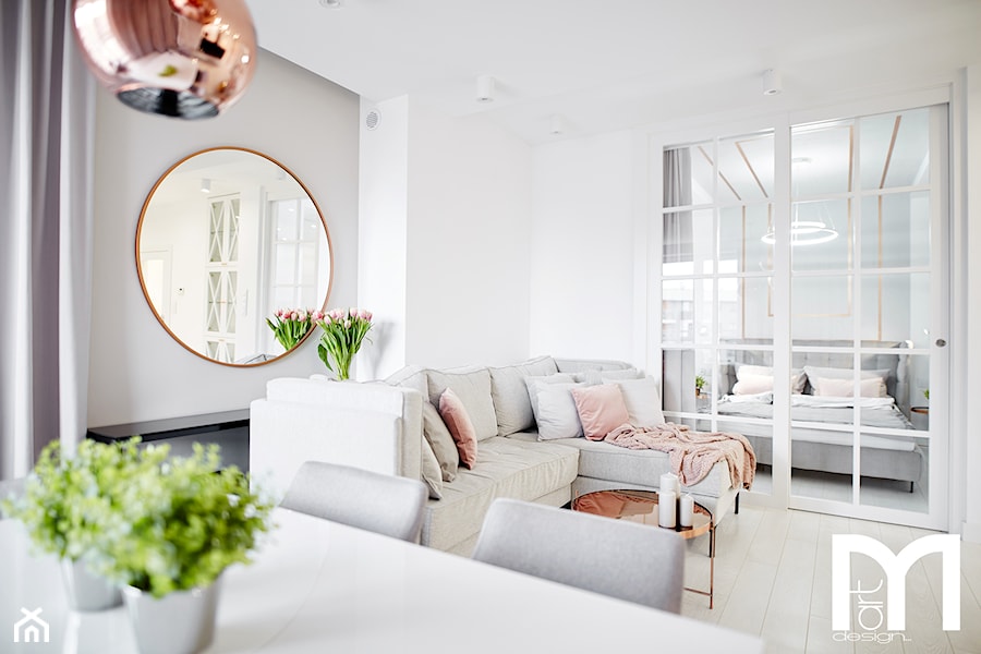 Realizacja mieszkania w pastelowych kolorach w stylu glamour - Salon, styl tradycyjny - zdjęcie od Mart-Design Architektura Wnętrz