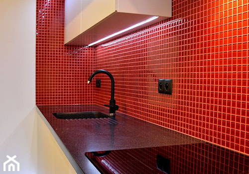 Projekt i realizacja/Mieszkanie Warszawa - Czerwona kuchnia, styl nowoczesny - zdjęcie od Mart-Design Architektura Wnętrz