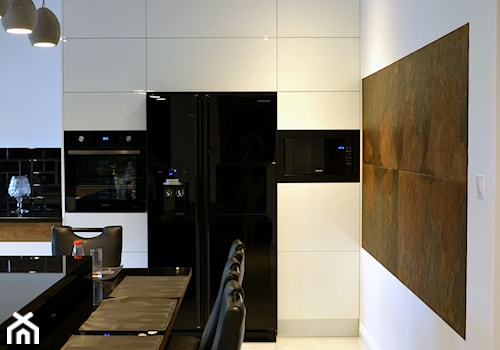 Realizacja projektu domu jednorodzinnego w stylu nowoczesnym - Średnia otwarta z zabudowaną lodówką z lodówką wolnostojącą kuchnia, styl nowoczesny - zdjęcie od Mart-Design Architektura Wnętrz