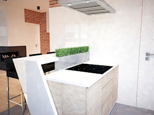 Projekt domu jednorodzinnego okolice Ostrołęki - Średnia otwarta z zabudowaną lodówką kuchnia z wyspą lub półwyspem, styl nowoczesny - zdjęcie od Mart-Design Architektura Wnętrz