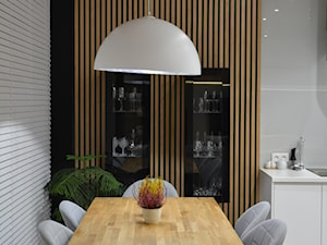 Realizacja wnętrz domu jednorodzinnego w Warszawie - Średnia biała jadalnia w kuchni, styl nowoczesny - zdjęcie od Mart-Design Architektura Wnętrz
