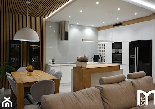 Realizacja wnętrz domu jednorodzinnego w Warszawie - Średnia z salonem z zabudowaną lodówką kuchnia w kształcie litery l z wyspą lub półwyspem, styl nowoczesny - zdjęcie od Mart-Design Architektura Wnętrz