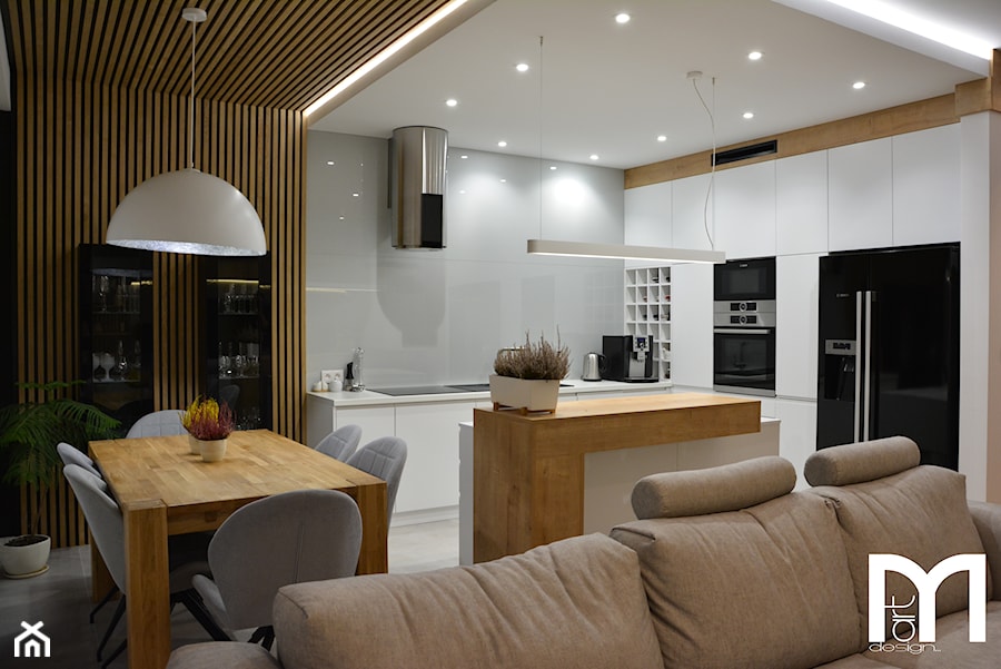 Realizacja wnętrz domu jednorodzinnego w Warszawie - Średnia z salonem z zabudowaną lodówką kuchnia w kształcie litery l z wyspą lub półwyspem, styl nowoczesny - zdjęcie od Mart-Design Architektura Wnętrz