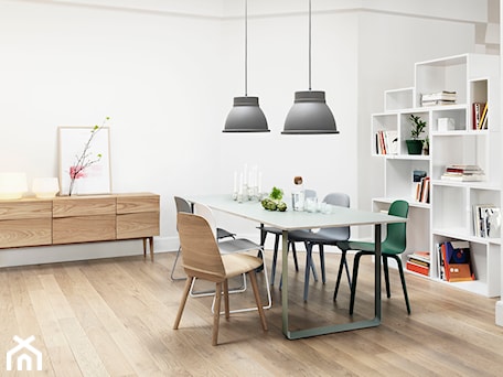 Aranżacje wnętrz - Salon: Stacked Muuto, Studio Lamp Muuto, Visu Chair - krzesło drewniane Muuto - ilumia.pl. Przeglądaj, dodawaj i zapisuj najlepsze zdjęcia, pomysły i inspiracje designerskie. W bazie mamy już prawie milion fotografii!